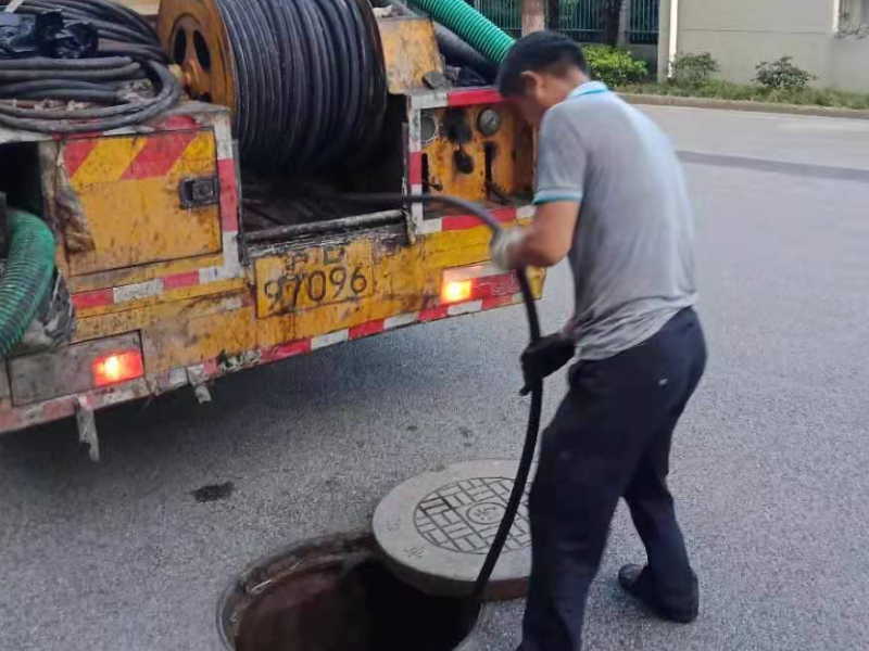 郑州疏通马桶电话，维修马桶漏水，疏通下水道